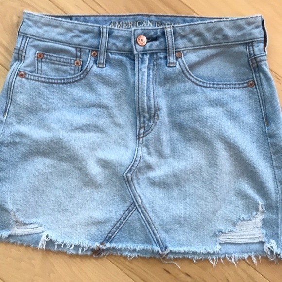 American Eagle Outfitters Dresses & Skirts - American Eagle distressed cut off denim skirt euc